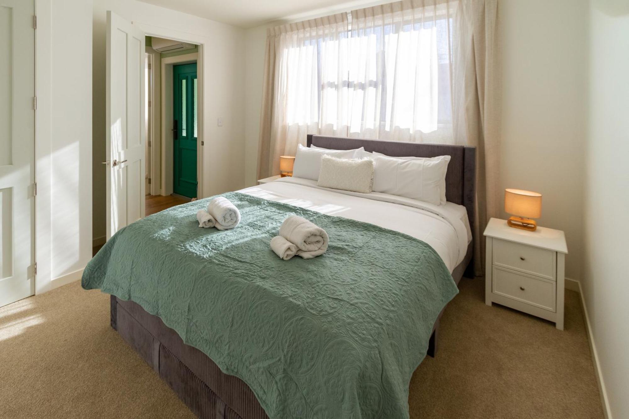 Charming 3 Bedroom Home Near Christchurch City エクステリア 写真